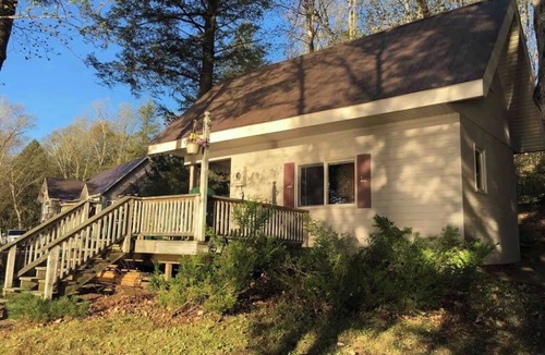 Kearney Cottage | Private Cottage Oasis
