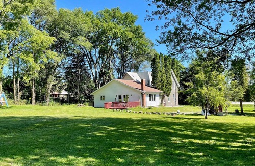 Keswick Cottage | Private cottage on a 3 Acers of land! 3-min from the beach!