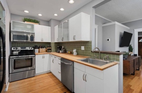 Shelby Hills House | Private Cottage w Hot Tub & Fire Pit | 1.7 Miles to Downtown