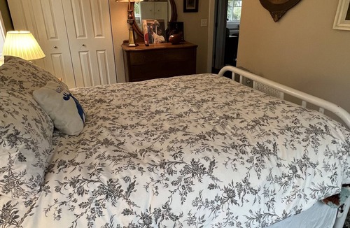 Pleasant Hill Apartment | Private country apt close to U of O and Hiking at Mt Pisgah. Peaceful setting.