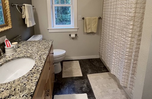 Pleasant Hill Apartment | Private country apt close to U of O and Hiking at Mt Pisgah. Peaceful setting.