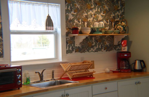 Lorena Cottage | Private Country Cottage 17 minutes from Baylor and the Silos