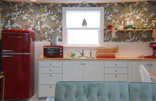 Lorena Cottage | Private Country Cottage 17 minutes from Baylor and the Silos
