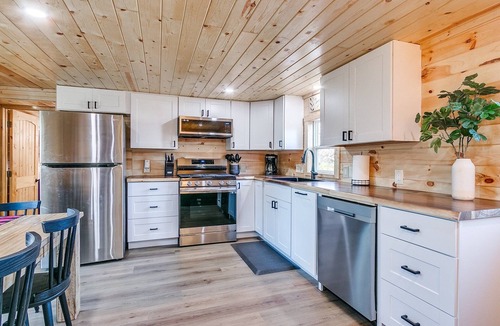 Oklahoma County House | Private Country Retreat with Pond Access, Fire Pit & 75” TV