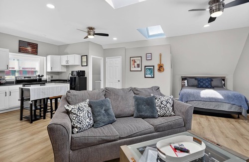 Greenbrier Apartment | Private Country Studio w/Deck & Skylights