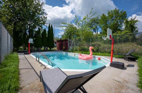 Stirling House | Private Countryside Resort w/3 Homes - Sleeps 30