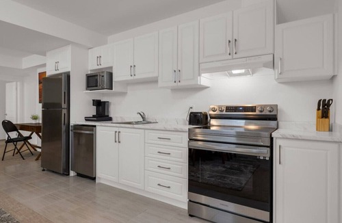 Thorold House | Private & Cozy 2BR Retreat Near Niagara Falls