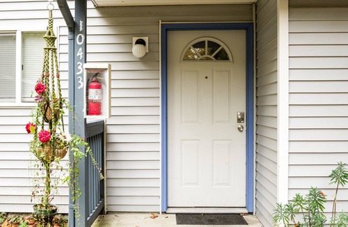 South Juanita House | Private, Cozy, and Strategic entire 2 beds TH