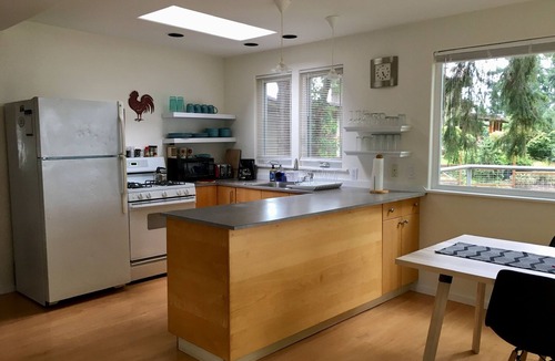 Freeland Cottage | Private Cozy Cottage with view