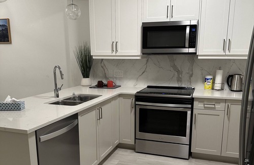 London House | Private & cozy master bedroom near Masonville Mall