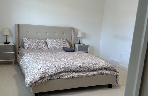 London House | Private & cozy master bedroom near Masonville Mall