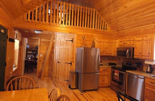 Putney Cabin | Private Cozy Mountain Cabin Hideaway