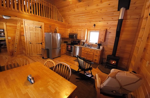 Putney Cabin | Private Cozy Mountain Cabin Hideaway