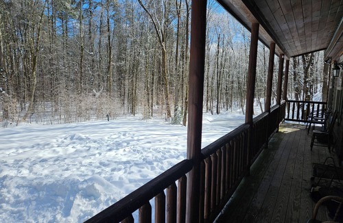 Putney Cabin | Private Cozy Mountain Cabin Hideaway