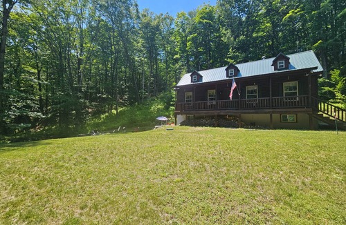 Putney Cabin | Private Cozy Mountain Cabin Hideaway