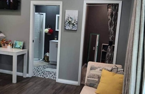 Red Hill House | Private Cozy Room Getaway Golf C