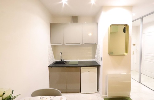 Champs-Elysees Apartment | Private & cozy room near Arc de Triomphe