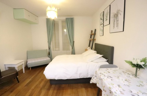 Champs-Elysees Apartment | Private & cozy room near Arc de Triomphe