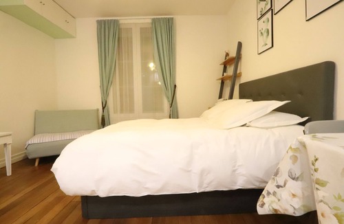 Champs-Elysees Apartment | Private & cozy room near Arc de Triomphe