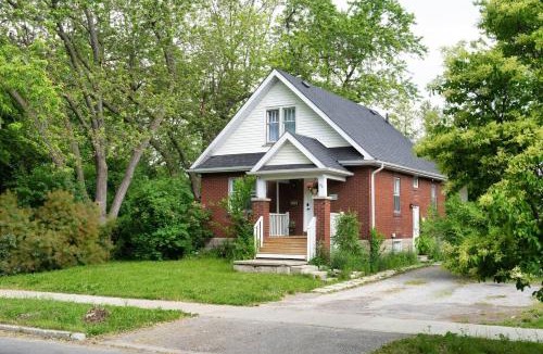 Newtonbrook House | Private Cozy Room with Free Parking