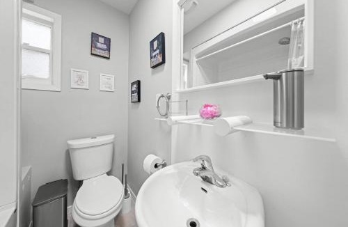 Newtonbrook House | Private Cozy Room with Free Parking