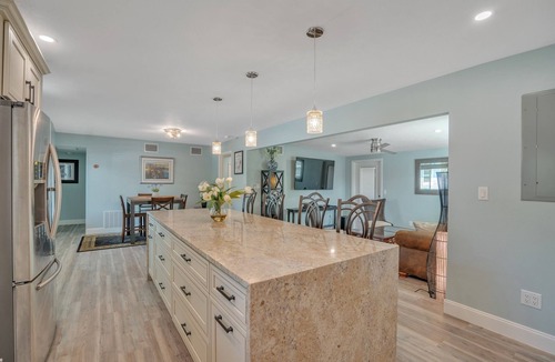 South Sarasota House | Private Cozy Sarasota Home 3 Bedroom Home by RedAwning