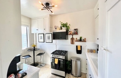 Waterfront Condo | Private cozy studio, Peak a Boo Ocean View for 2
