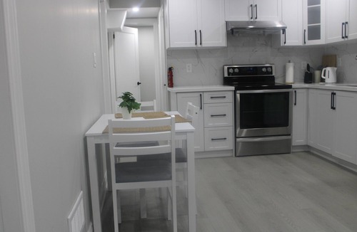 Guelph House | Private & Cozy Two Bedroom Suite in Guelph