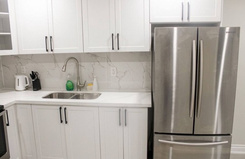 Guelph House | Private & Cozy Two Bedroom Suite in Guelph