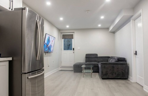 Guelph House | Private & Cozy Two Bedroom Suite in Guelph