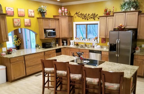 Pigeon Forge Cabin | Private, Crk side, 2 mls to PF Parkway , Lg yard, pet and motorcycle friendly.