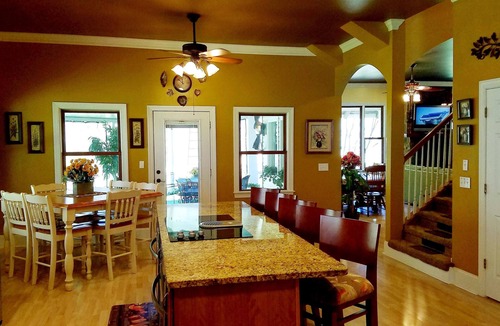 Pigeon Forge Cabin | Private, Crk side, 2 mls to PF Parkway , Lg yard, pet and motorcycle friendly.