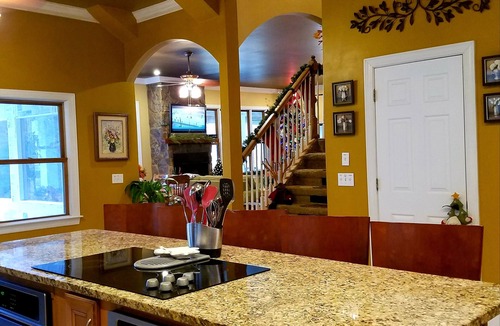 Pigeon Forge Cabin | Private, Crk side, 2 mls to PF Parkway , Lg yard, pet and motorcycle friendly.