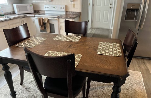 Grove City House | Private Cul-de-Sac Oasis