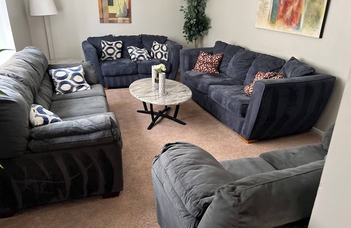 Grove City House | Private Cul-de-Sac Oasis