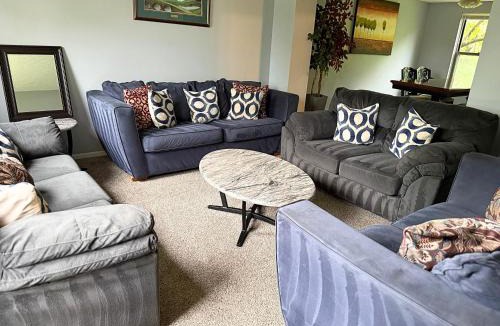 Grove City House | Private Cul-de-Sac Oasis 4BR
