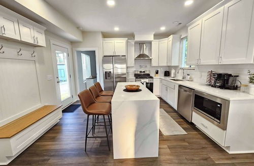 Durham House | Private Deck | 9 Min to Duke | 8 to Downtown
