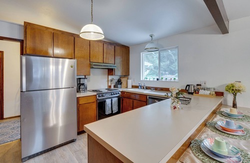 Lake Forest Park House | Private Deck & Ample Space! Lake Forest Park Home