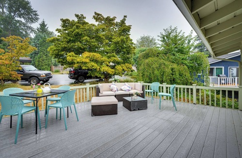 Lake Forest Park House | Private Deck & Ample Space! Lake Forest Park Home