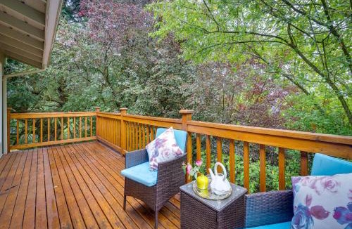 Lake Forest Park House | Private Deck and Ample Space! Lake Forest Park Home