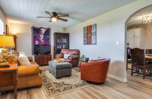 Kedron House | Private Deck! Country Home 20 Mi to Franklin