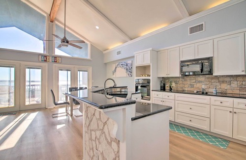 Burnet House | Private Deck & Grill: Sunny Lakefront Escape