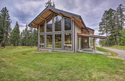 Eureka House | Private Deck & Mtn Views: Family Getaway in Eureka