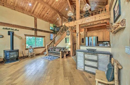 Eureka House | Private Deck & Mtn Views: Family Getaway in Eureka