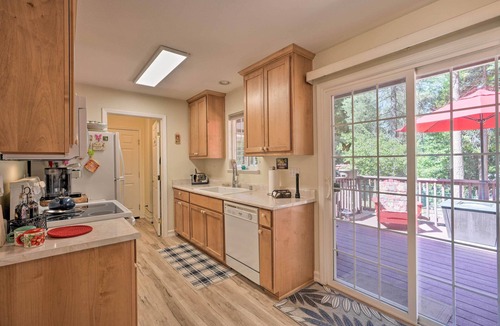Placerville Apartment | Private Deck: Pollock Pines Apt on 5 Acres