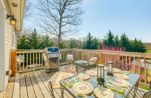 Louisa House | Private Deck & Views: Rural Virginia Escape