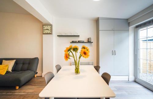 Heath House | Private, Detached Annex with On-Street Parking