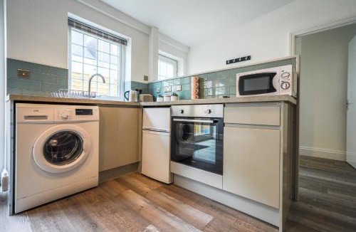 Heath House | Private, Detached Annex with On-Street Parking