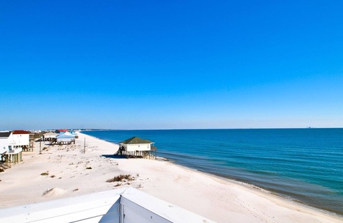 Dauphin Island House | Private dipping Pool, a Game Room, roof-top Crow's Nest - Kowabunga