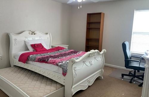 Cypress House | Private Disney Full n Single Room